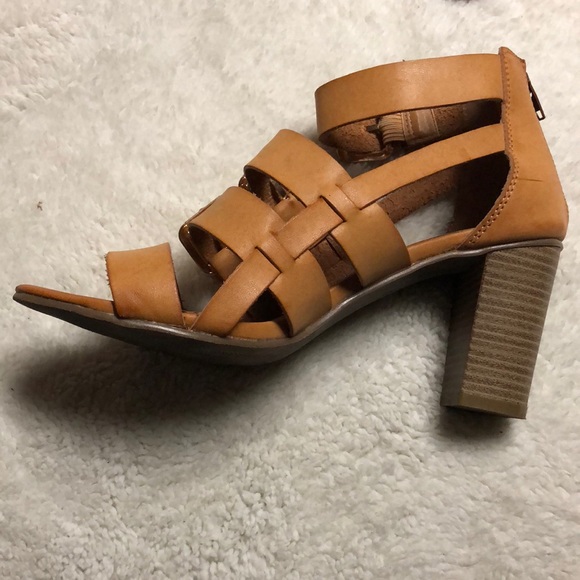 Shoes - Picture 2 of 5